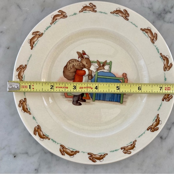 BUNNYKINS Santa Claus Plate by ROYAL DOULTON 8” - - Picture 2 of 4